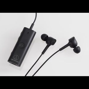 AudioTechnica Wireless Noice-Cancelling Headphones